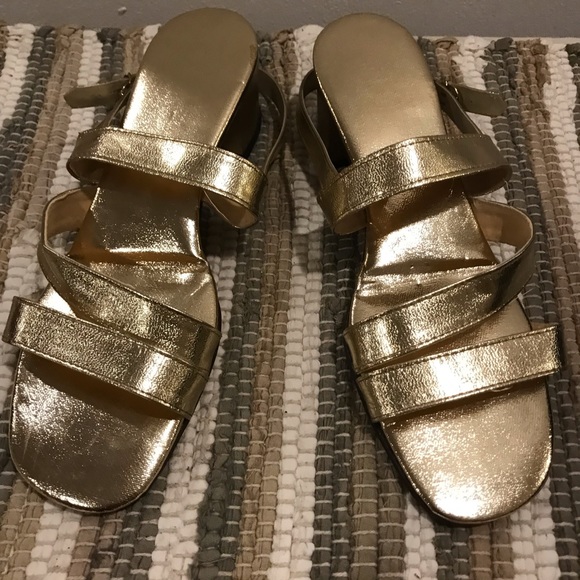 Vintage 1970’s Bertlyn gold man made leather sandals. Size ML  7/7.5. EUC - Picture 9 of 16